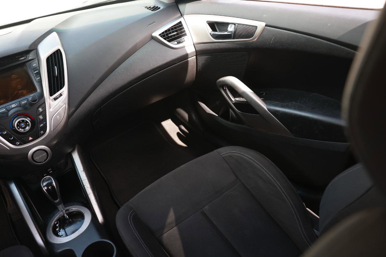 Used 2016 Hyundai Veloster FWD image 22