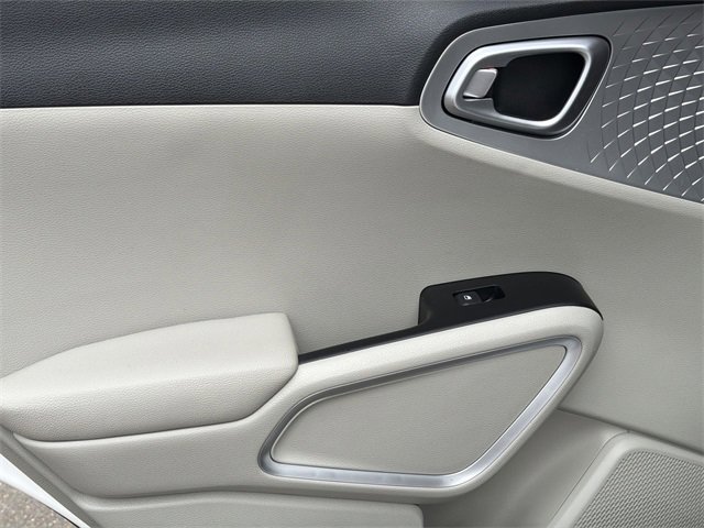 Used 2025 Kia Soul LX image 21