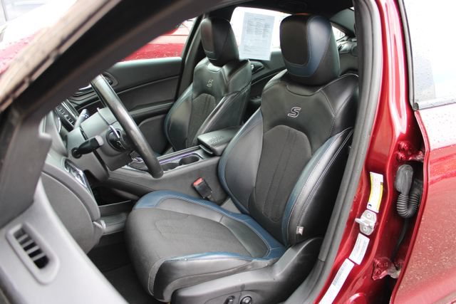 Used 2015 Chrysler 200 S FWD image 9