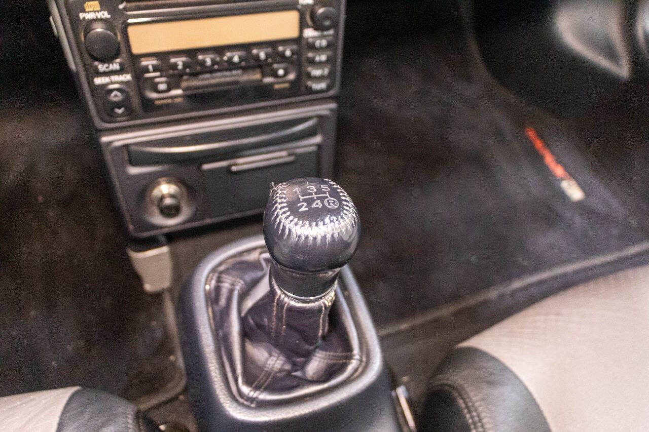 Used 2000 Toyota MR2 RWD image 15