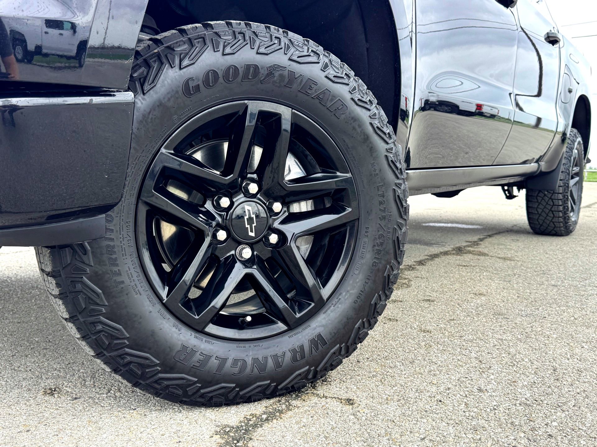 Used 2024 Chevrolet Silverado 1500 LT Trail Boss w/ Convenience Package II image 2