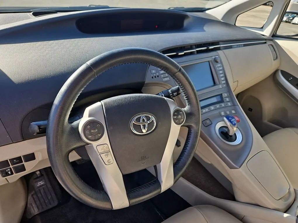 Used 2012 Toyota Prius Four w/ Deluxe Solar Roof Pkg image 27