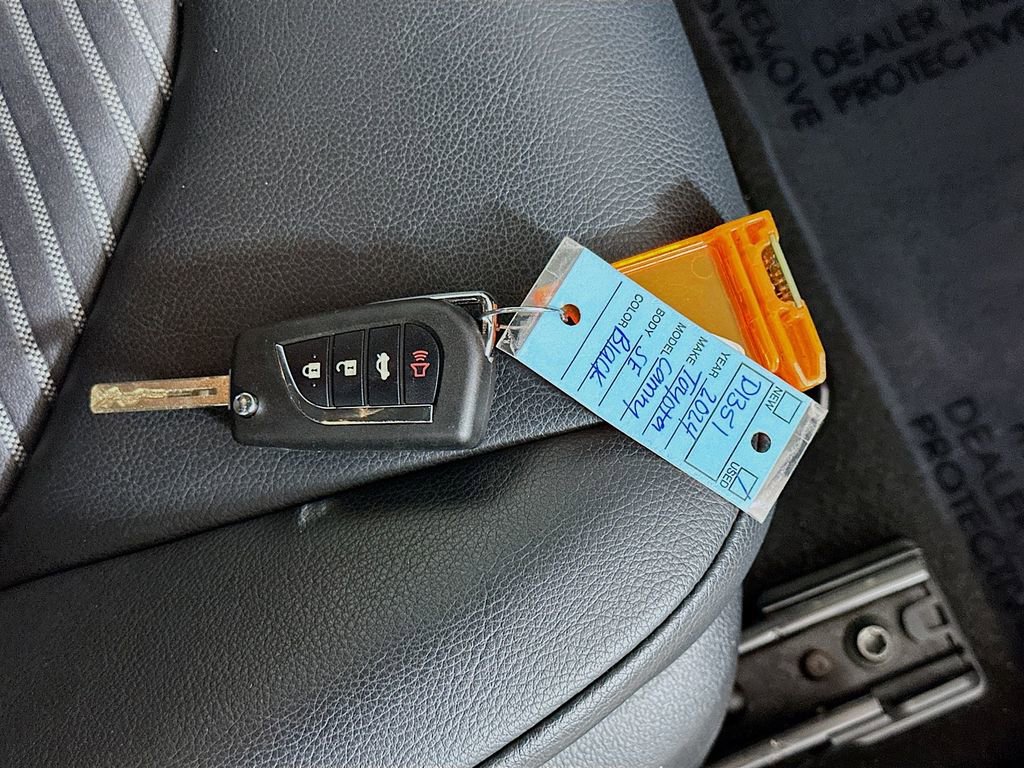 Used 2024 Toyota Camry SE FWD image 33
