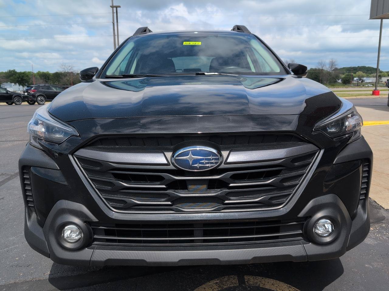 Used 2023 Subaru Outback Premium AWD/4WD image 3
