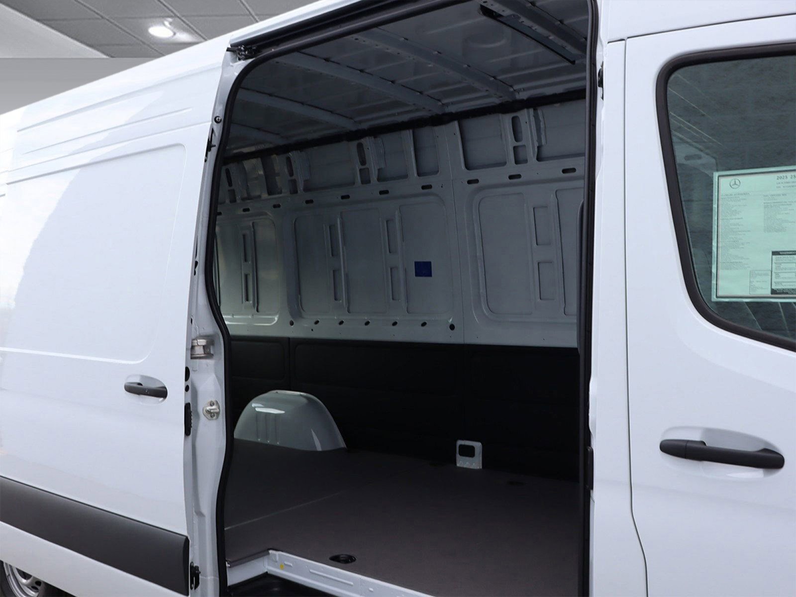 New 2025 Mercedes-Benz Sprinter 2500 image 28