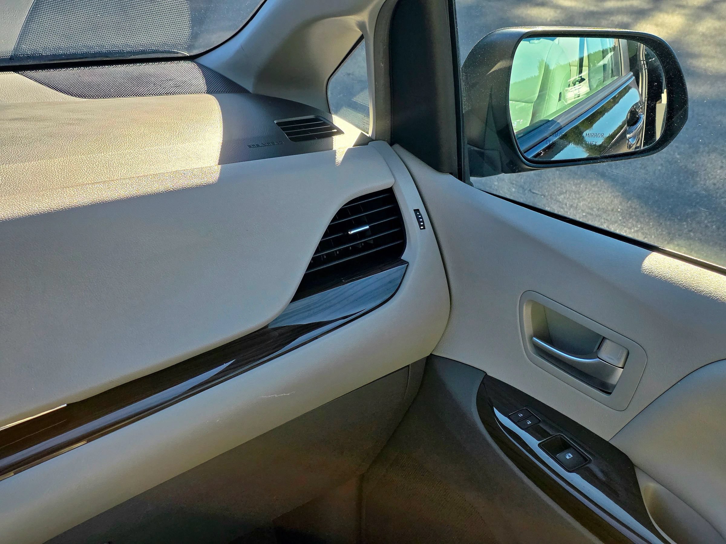 Used 2017 Toyota Sienna XLE w/ XLE Navigation Package FWD image 38