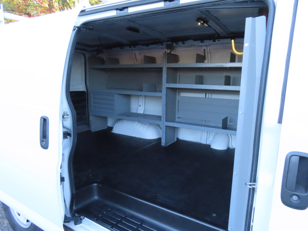 Used 2019 Chevrolet Express 3500 w/ Driver Convenience Package image 12