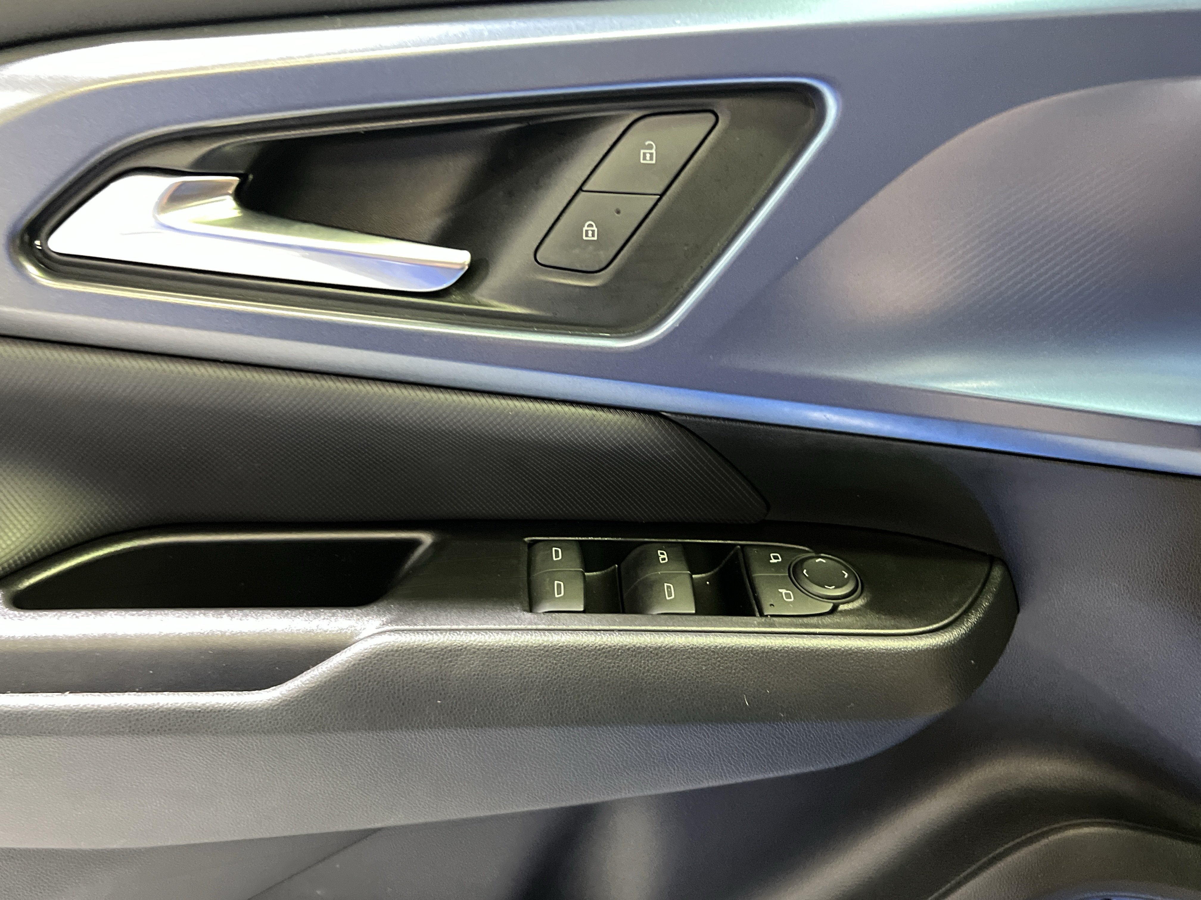 Certified 2024 Chevrolet Equinox EV LT FWD image 23