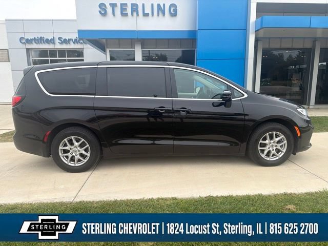 Used 2024 Chrysler Pacifica Touring-L FWD image 6