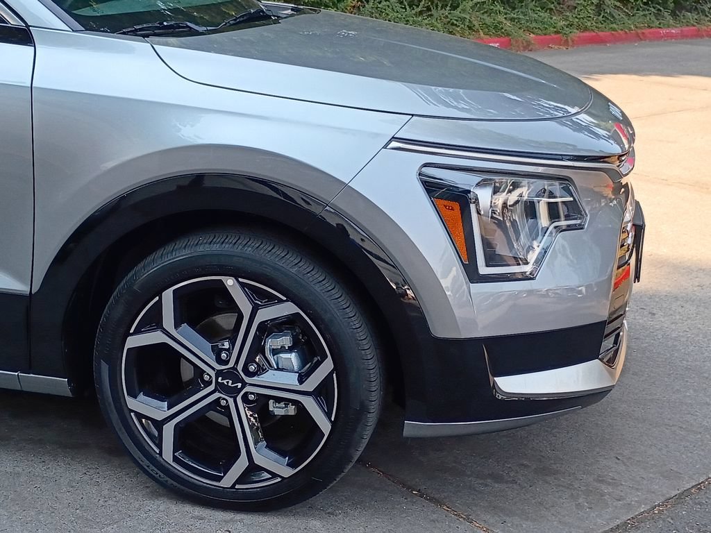 Certified 2025 Kia Niro FWD image 2