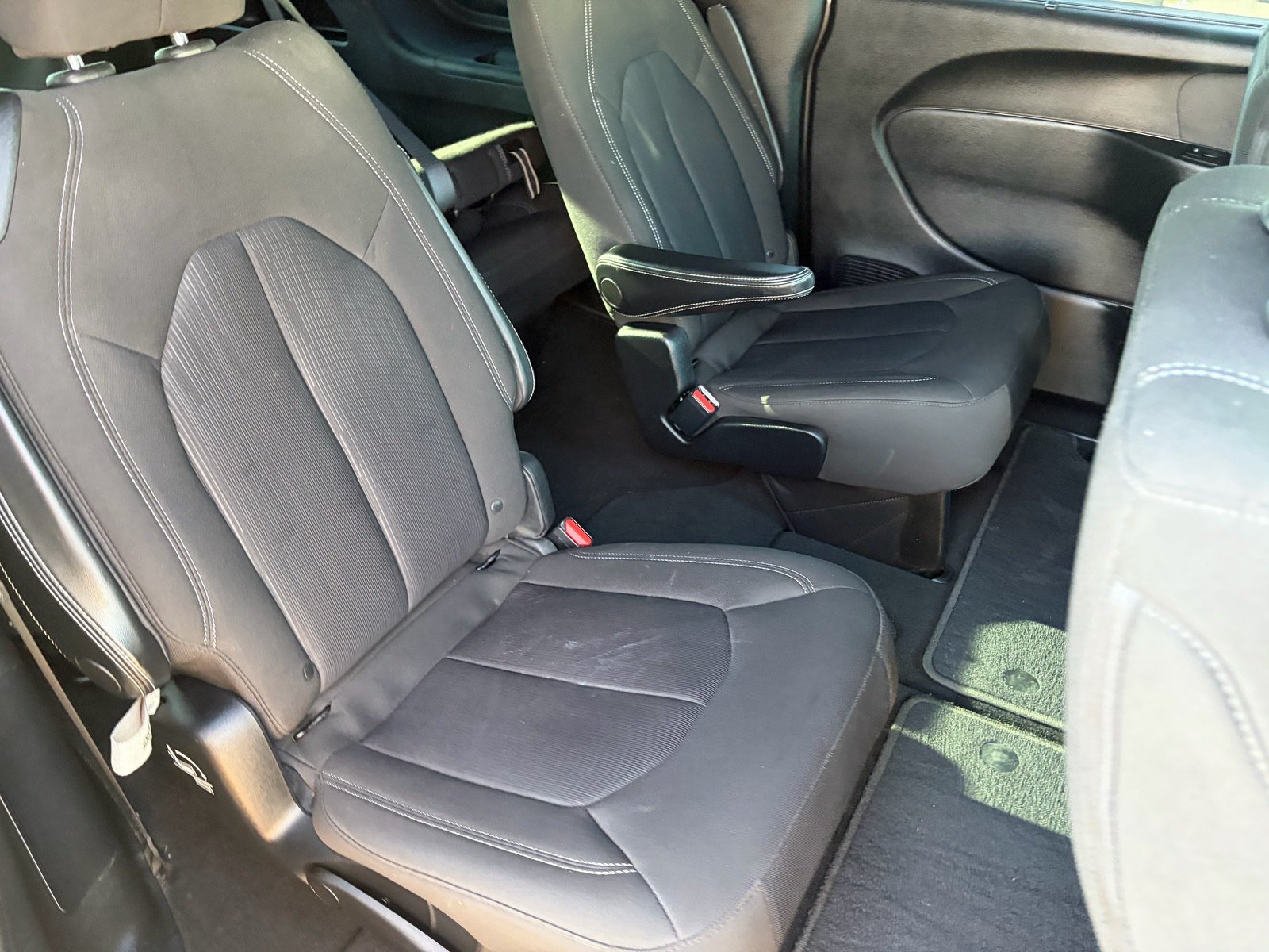 Used 2021 Chrysler Pacifica Touring w/ S Appearance Package FWD image 32