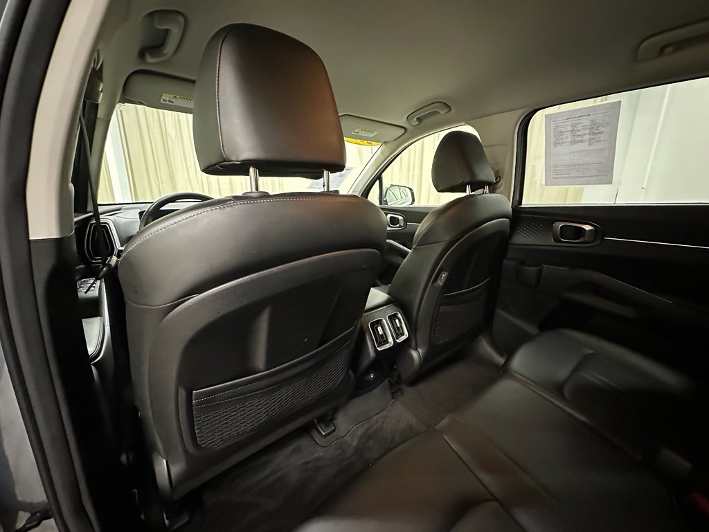 Used 2024 Kia Sorento S image 25