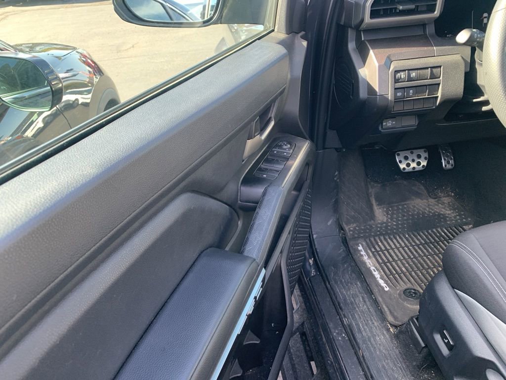 Used 2025 Toyota Tacoma TRD Sport AWD/4WD image 17