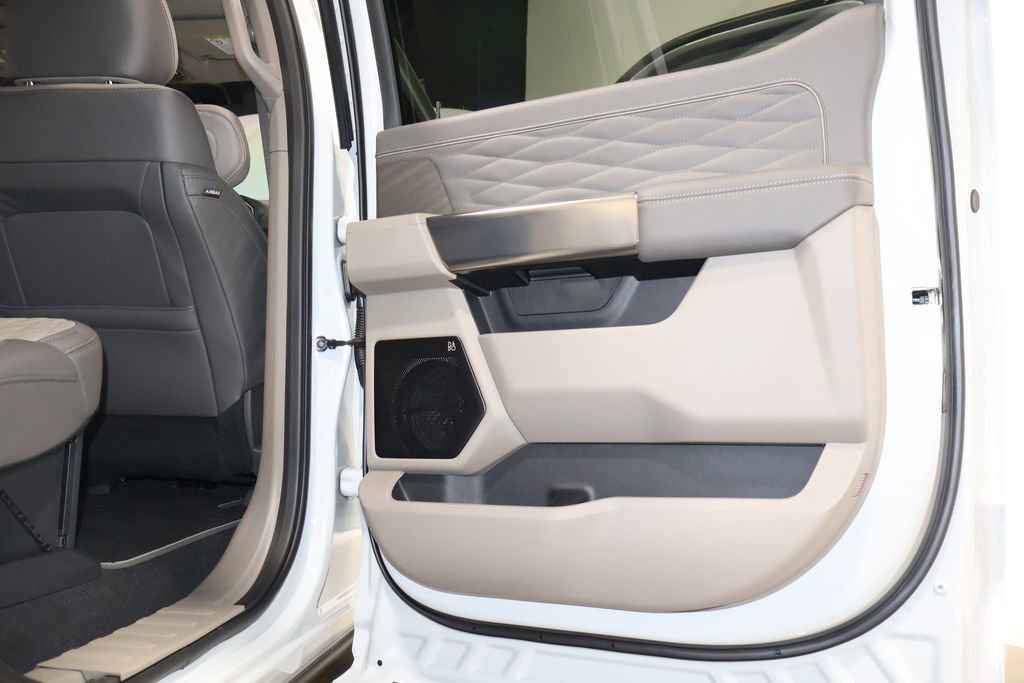 Used 2025 Ford F250 Platinum w/ Platinum Plus Package image 43