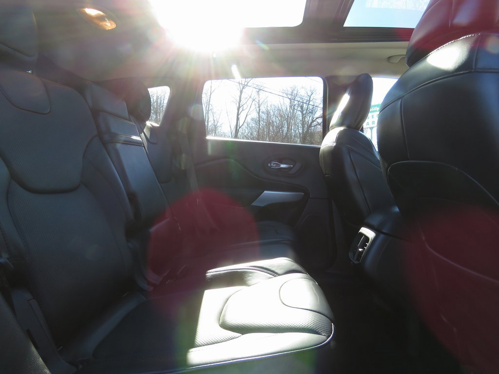 Used 2018 Jeep Cherokee Overland w/ Heavy Duty Protection Group image 17