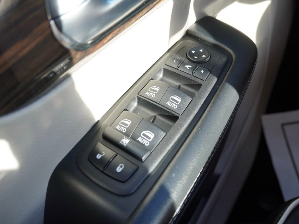 Certified 2023 Chrysler Pacifica Limited image 13