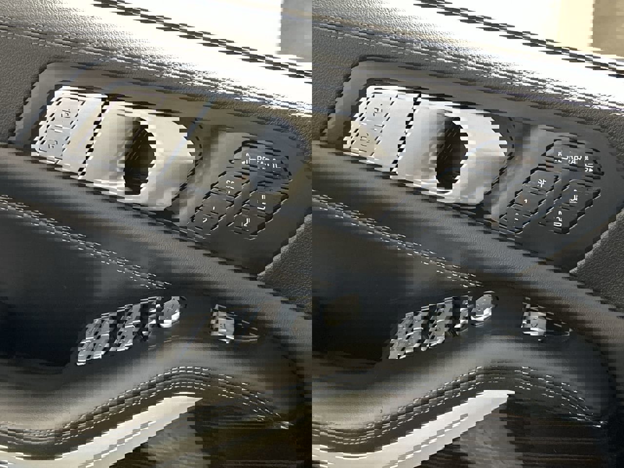 Used 2021 BMW X7 xDrive40i w/ Premium Package image 19