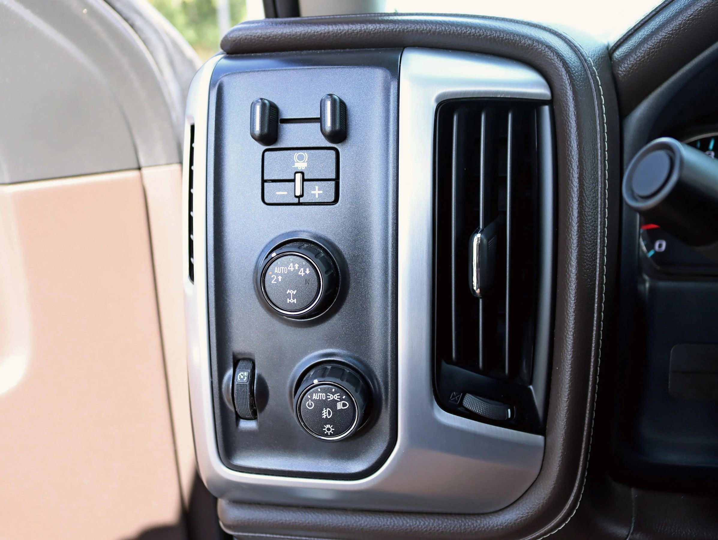 Used 2018 GMC Sierra 1500 SLT w/ SLT Premium Package image 17