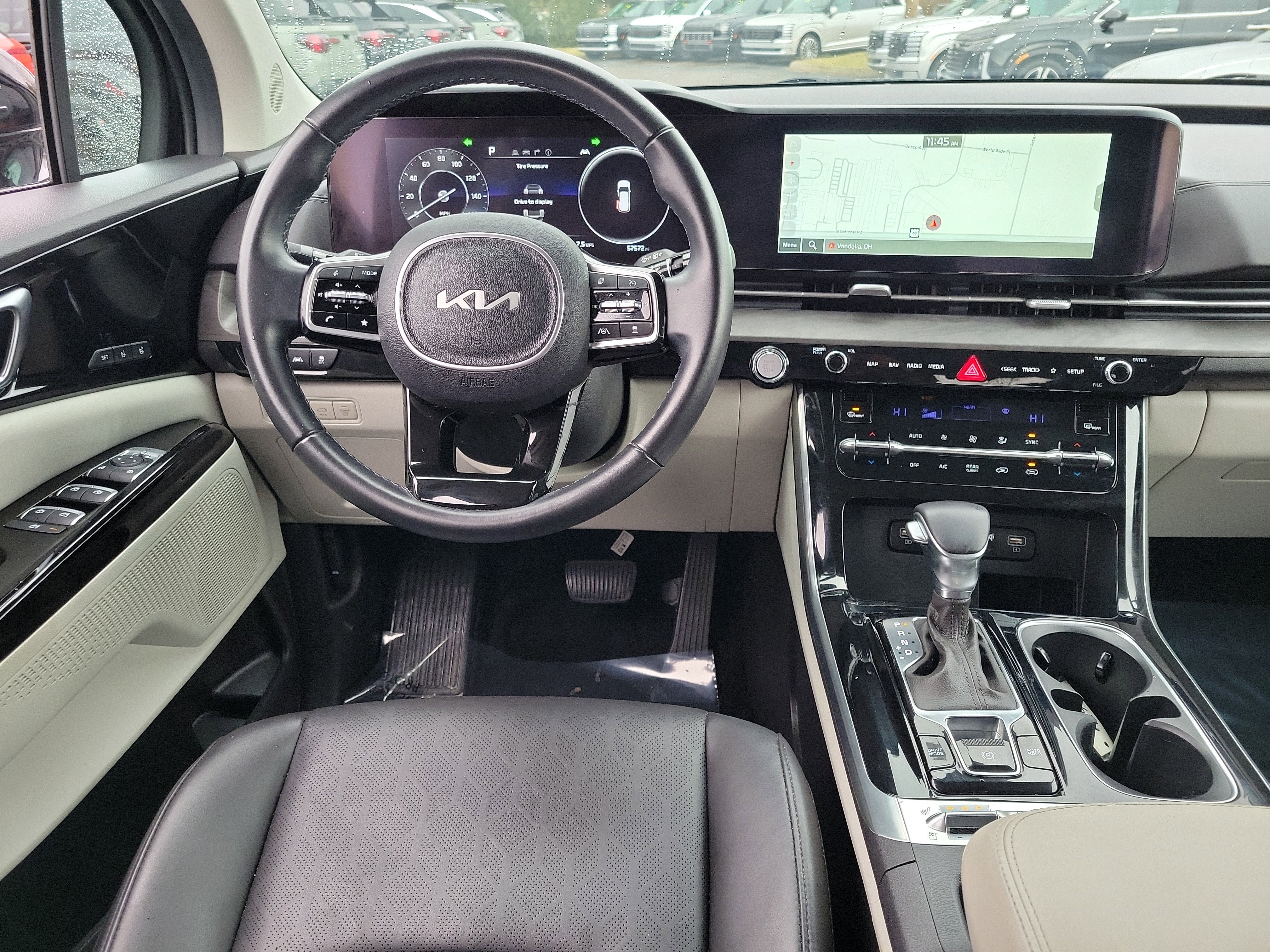 Used 2023 Kia Carnival SX image 10