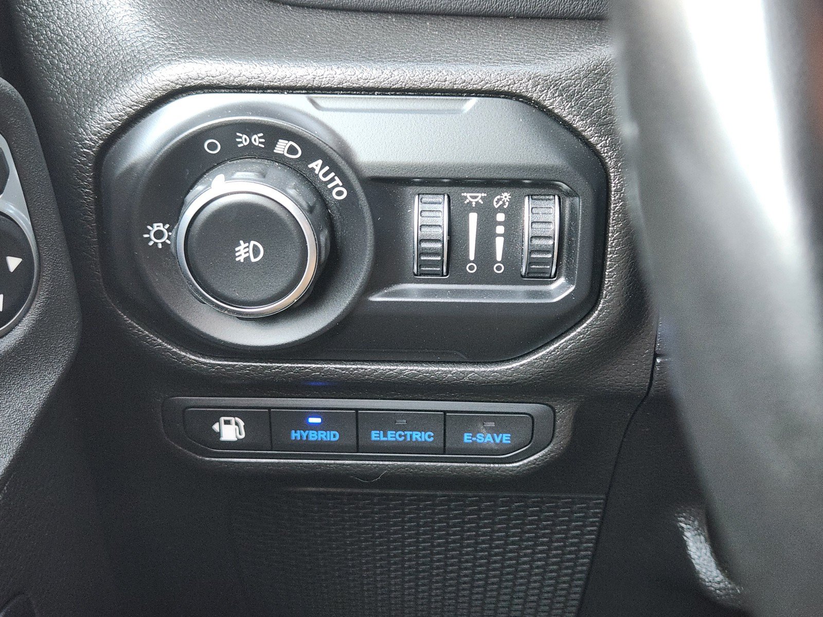 Used 2021 Jeep Wrangler Unlimited Sahara w/ Cold Weather Group AWD/4WD image 18