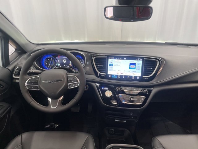 New 2026 Chrysler Pacifica Select image 8
