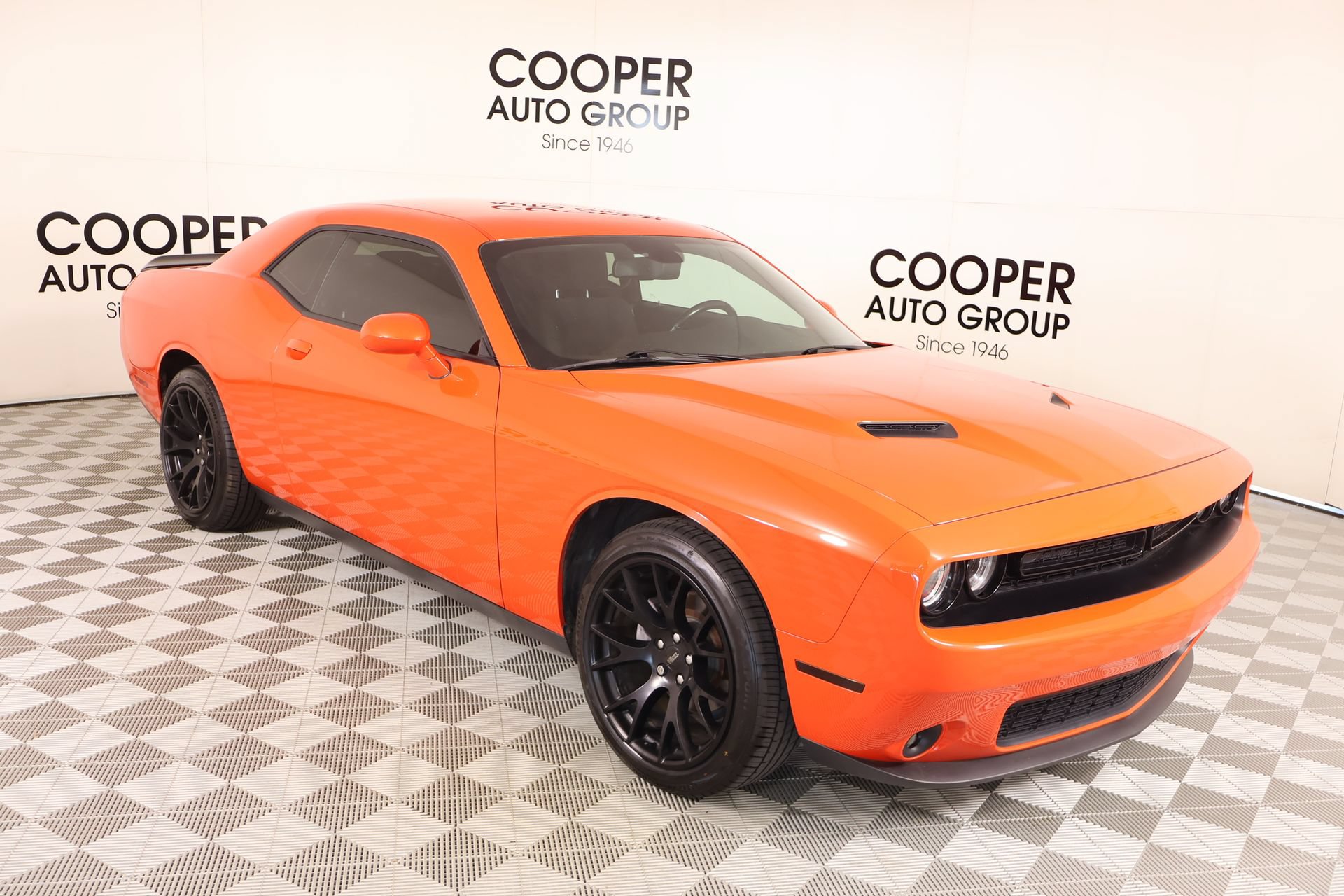 Used 2020 Dodge Challenger SXT w/ Blacktop Package RWD image 1