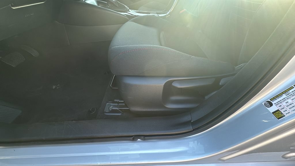 Used 2025 Toyota Corolla SE FWD image 8
