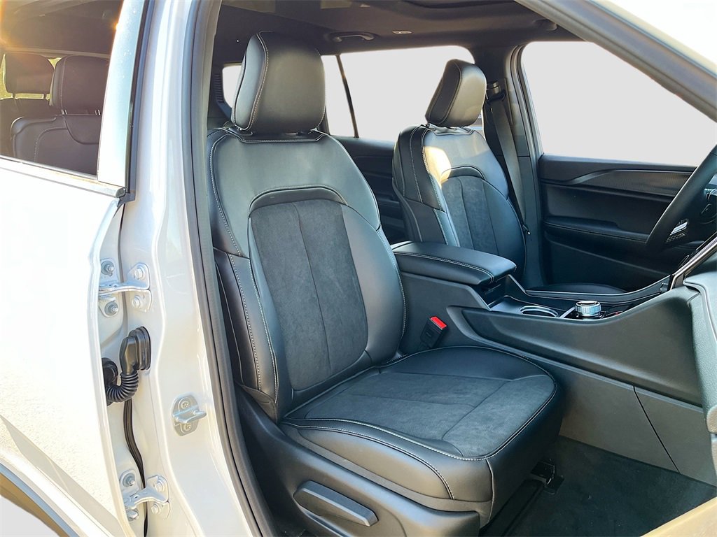 New 2025 Jeep Grand Cherokee L Altitude image 29