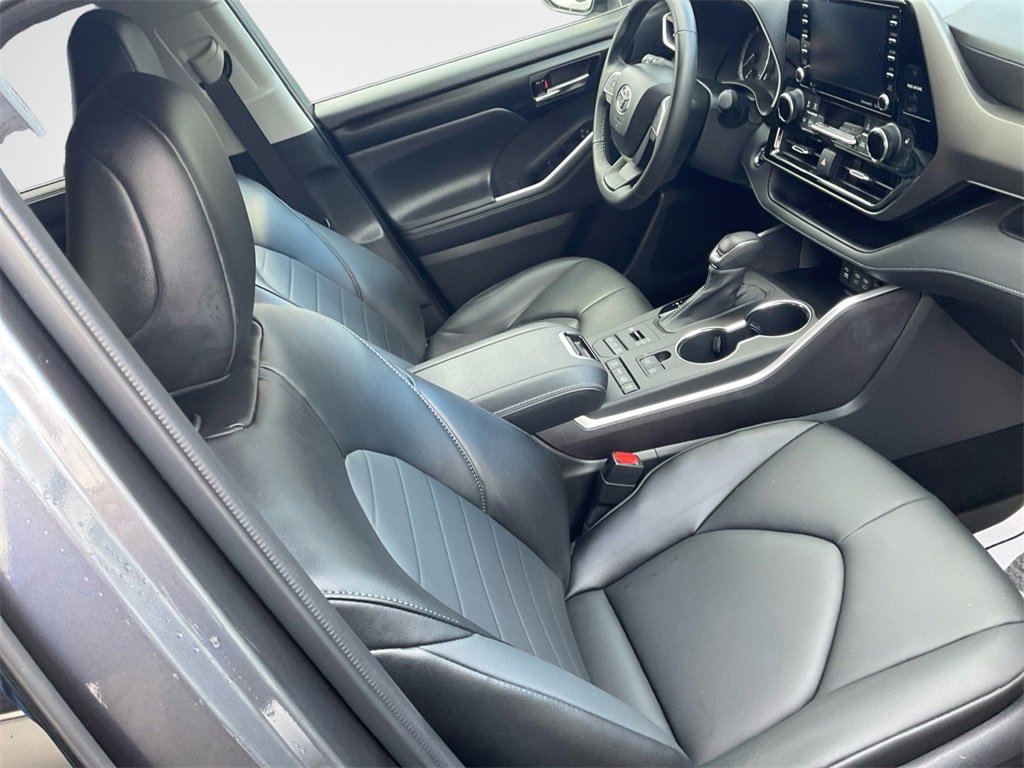 Used 2022 Toyota Highlander XLE image 24