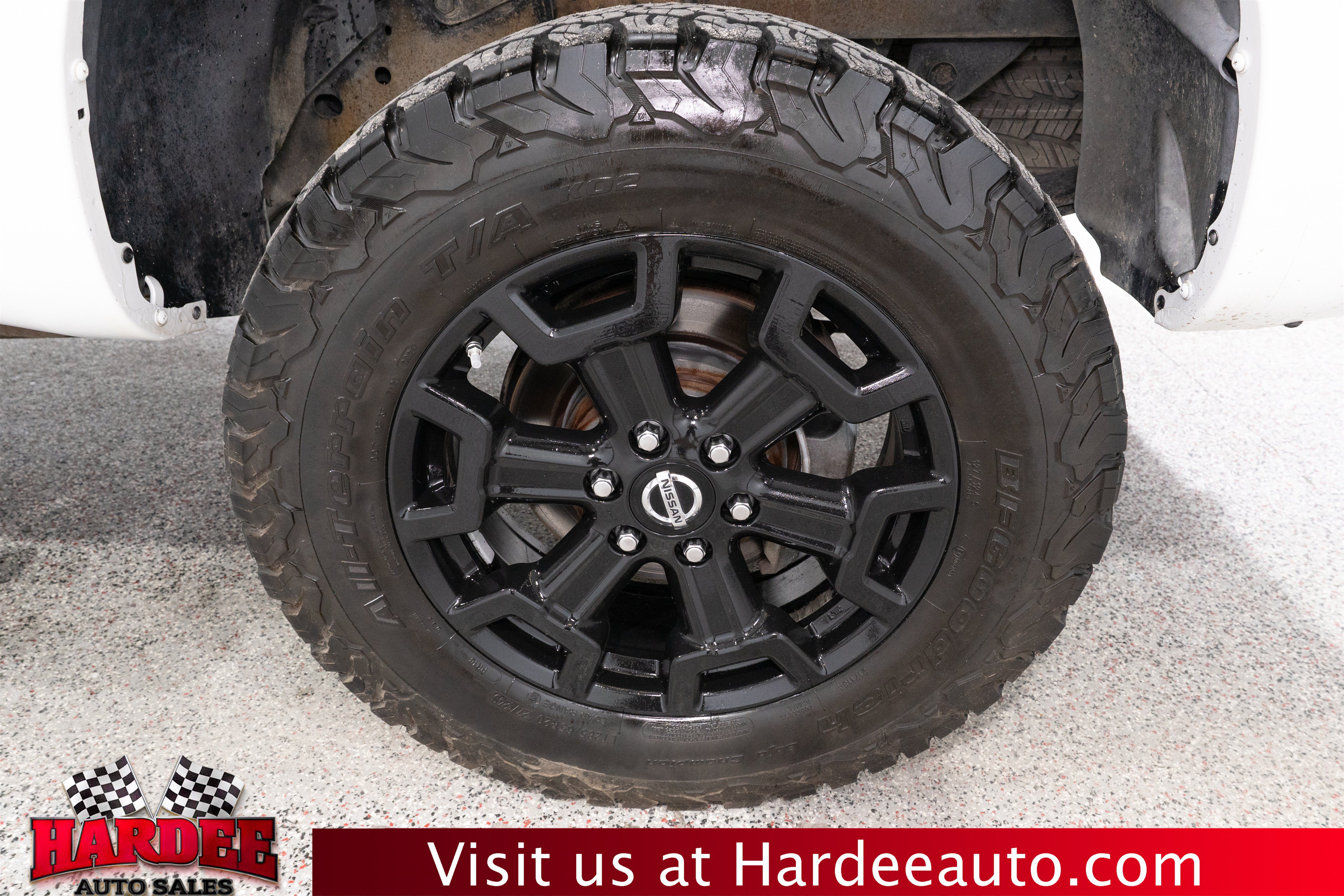Used 2019 Nissan Titan SL w/ Midnight Edition AWD/4WD image 10