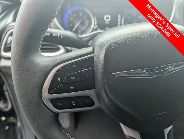 Used 2025 Chrysler Pacifica Select FWD image 17