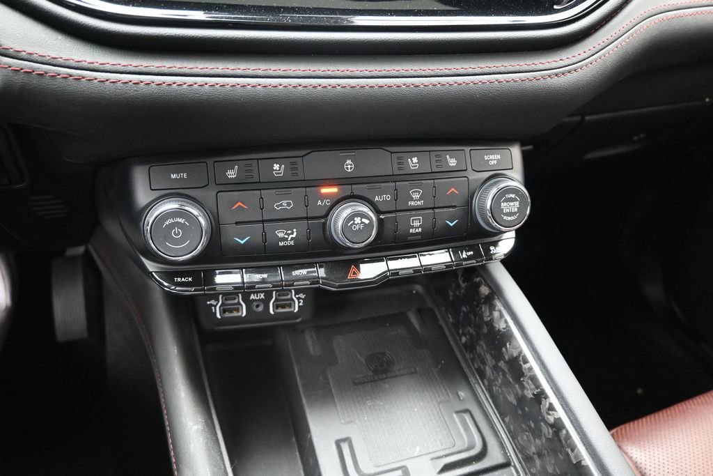 Used 2024 Dodge Durango R/T w/ Tow 'N Go Group AWD/4WD image 17