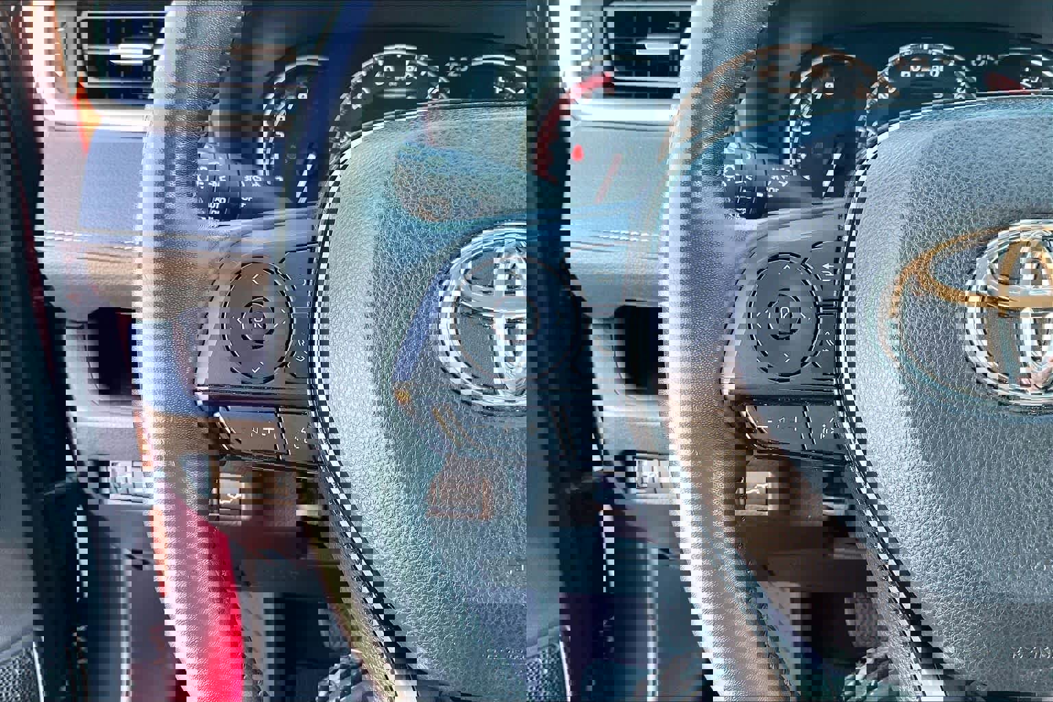 Used 2021 Toyota RAV4 Limited image 24