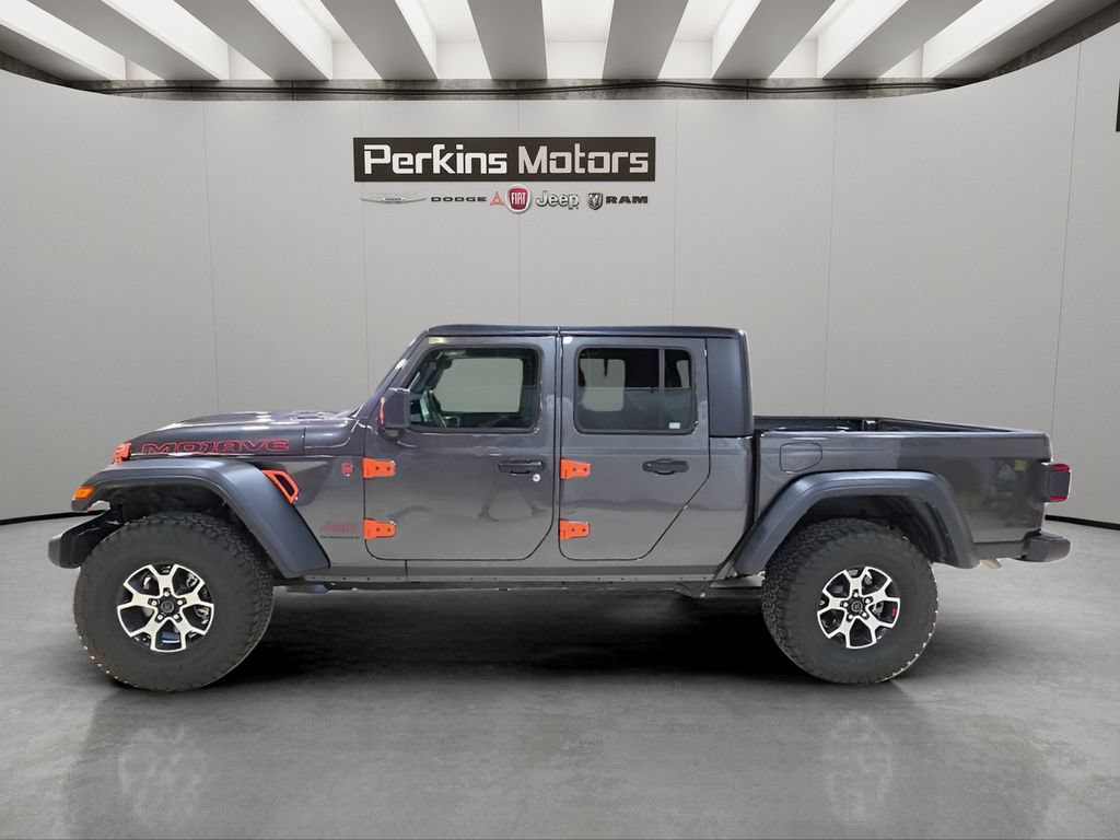Used 2024 Jeep Gladiator Mojave w/ Technology Group AWD/4WD image 2