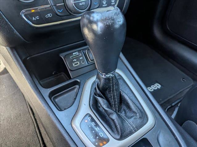 Used 2014 Jeep Cherokee Limited w/ Luxury Group image 11