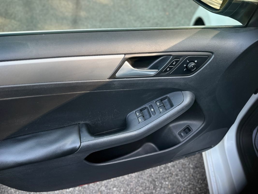 Used 2017 Volkswagen Jetta S w/ Jetta S Cold Weather Package image 17