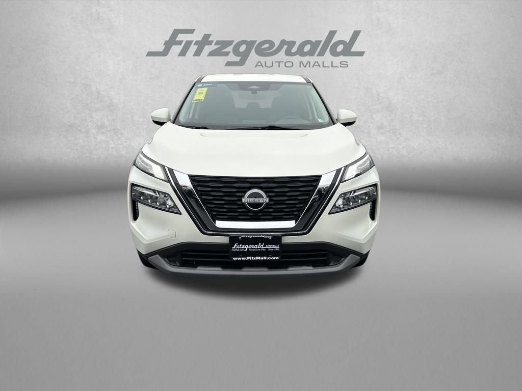 Used 2023 Nissan Rogue SV image 2