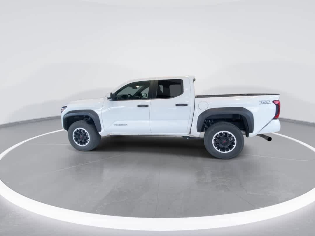 Certified 2024 Toyota Tacoma TRD Off-Road AWD/4WD image 5