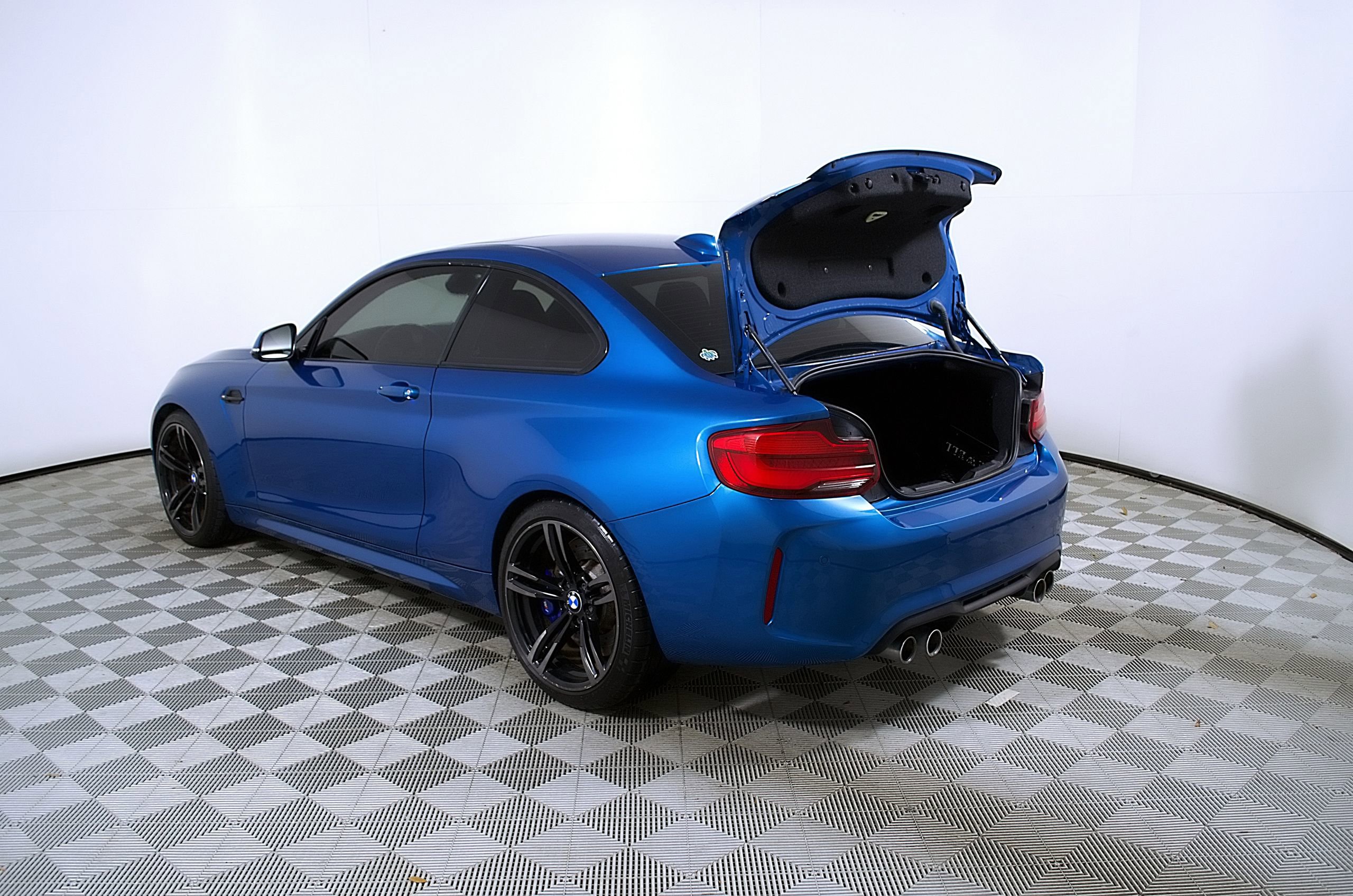 Used 2018 BMW M2 w/ Executive Package RWD image 10