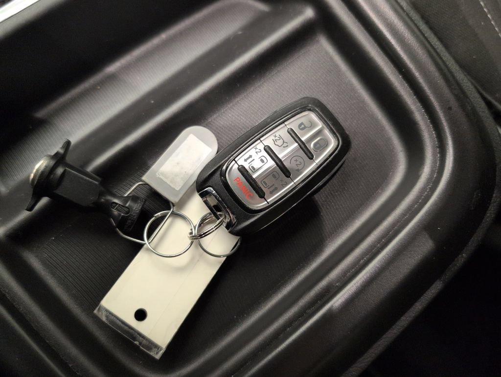 Used 2020 Chrysler Pacifica Touring w/ S Appearance Package FWD image 40