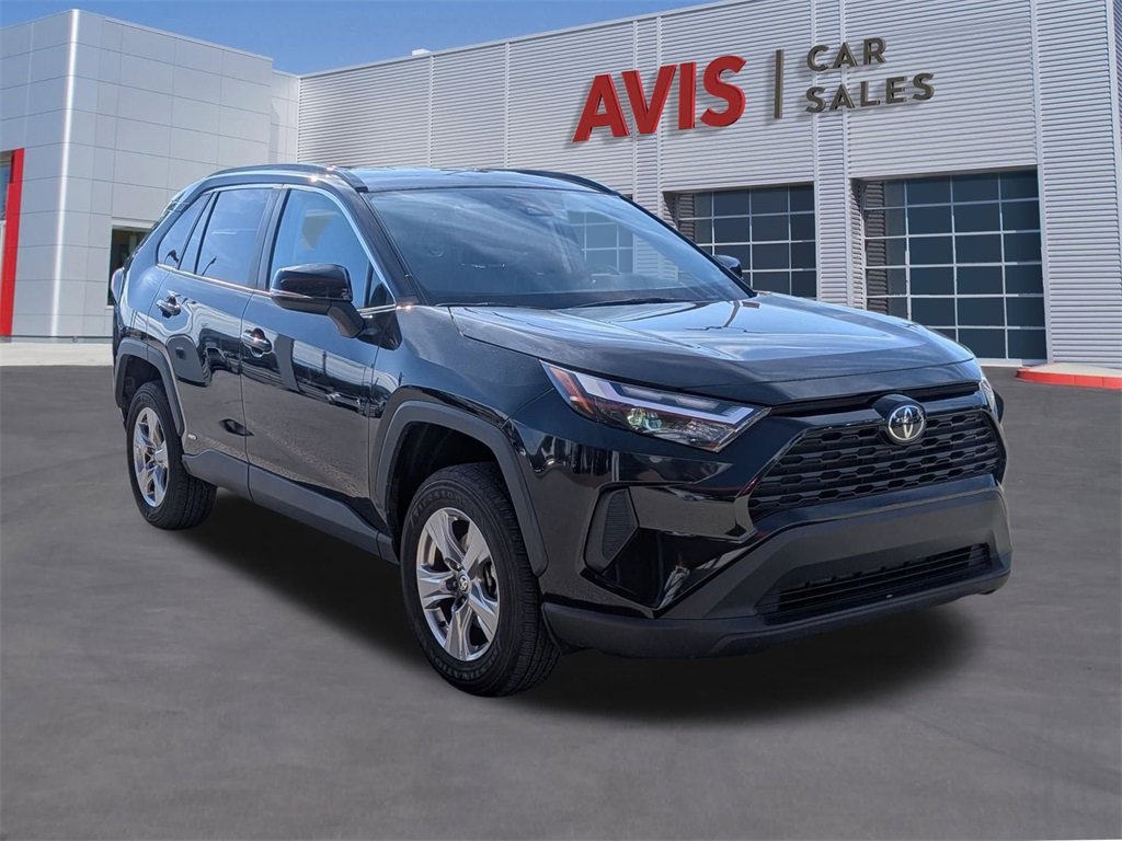Used 2025 Toyota RAV4 XLE image 3