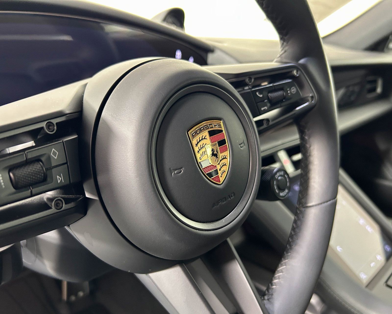 Used 2025 Porsche Taycan 4S image 18