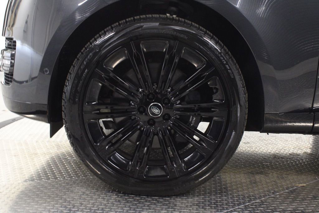 Used 2024 Land Rover Range Rover Autobiography image 11
