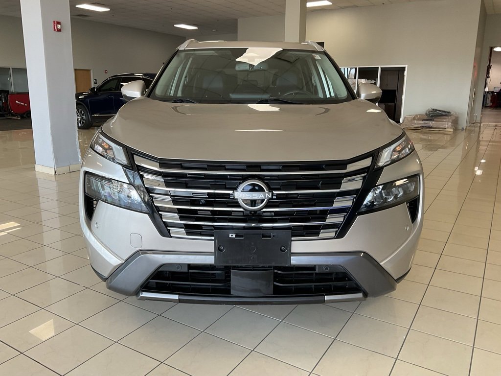 Used 2024 Nissan Rogue SL image 2