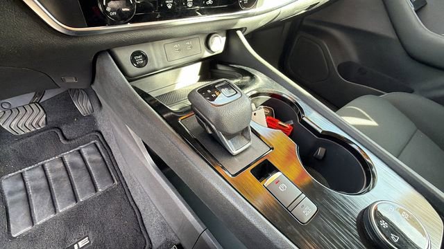 Used 2025 Nissan Rogue S image 24