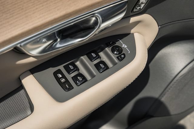 New 2026 Volvo XC90 B6 Plus w/ Protection Package Premier AWD/4WD image 41