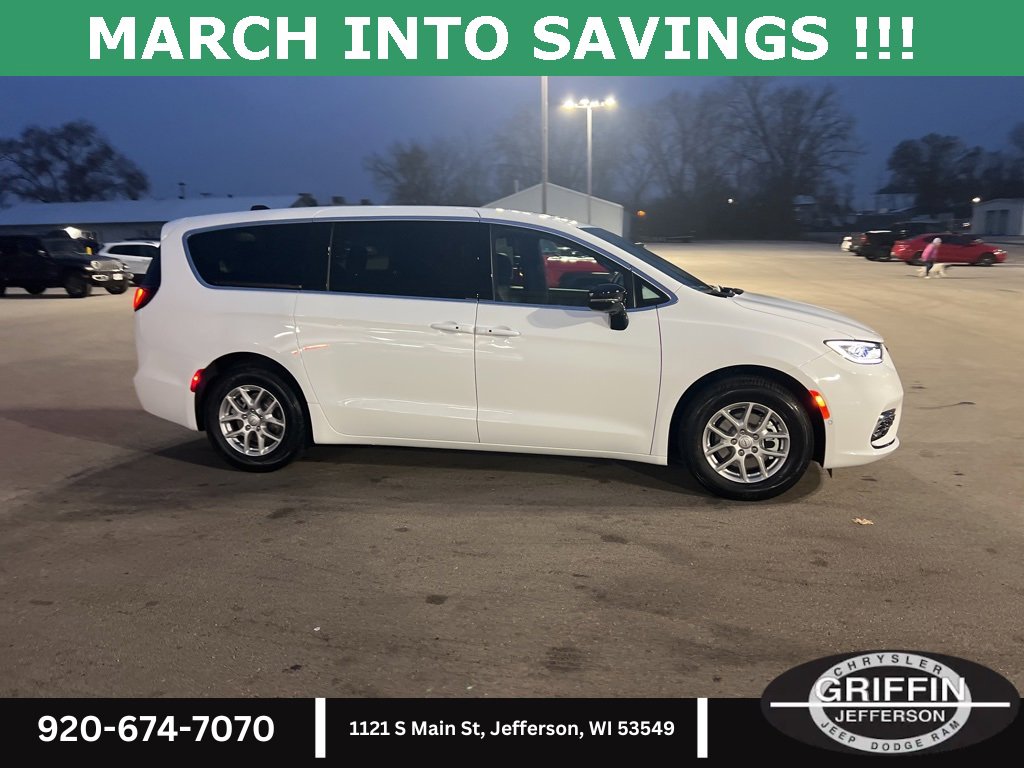 New 2026 Chrysler Pacifica Select image 8