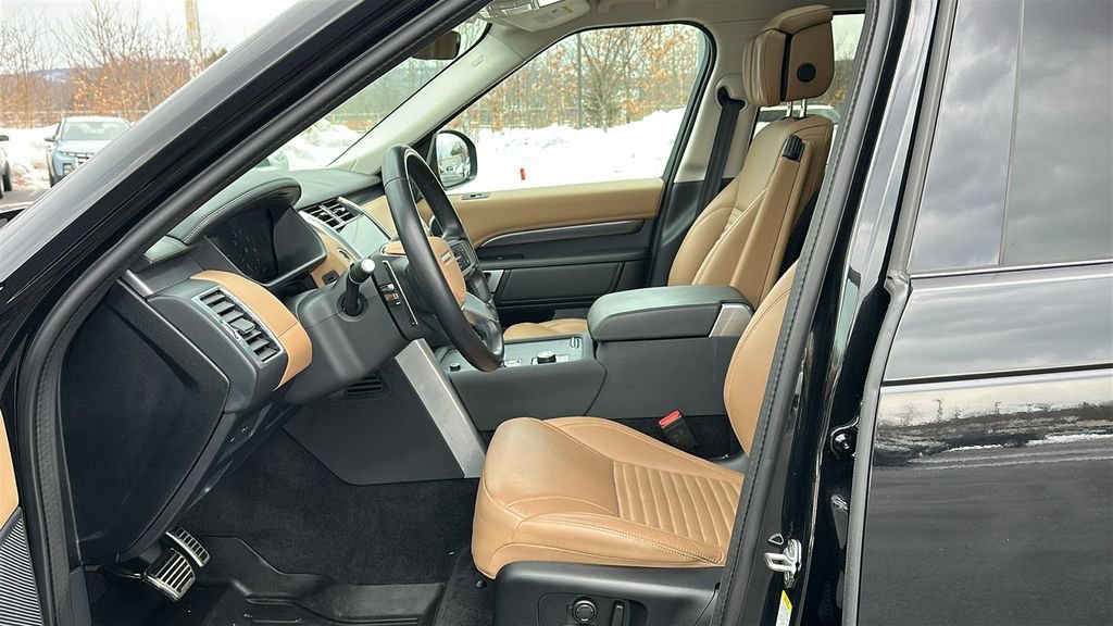Certified 2025 Land Rover Discovery Metropolitan Edition image 10