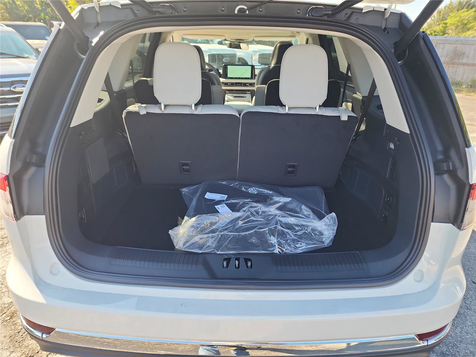 New 2026 Lincoln Aviator Reserve w/ Luxury Package RWD image 19