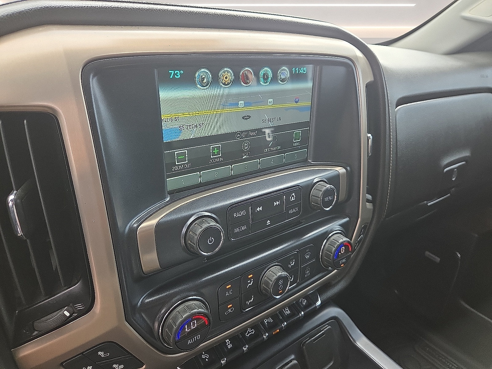 Used 2017 GMC Sierra 2500 Denali w/ Suspension Package, Off-Road AWD/4WD image 7